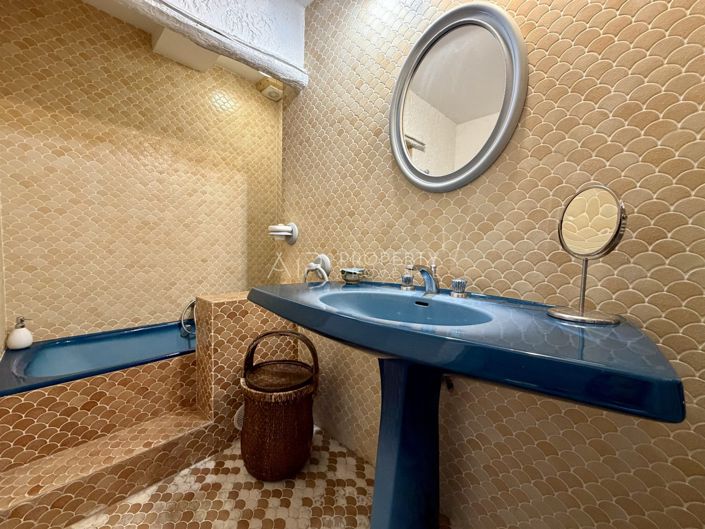 Image No.17-5 Bed House for sale