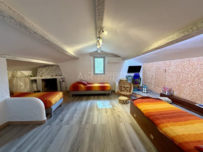 Image No.22-5 Bed House for sale