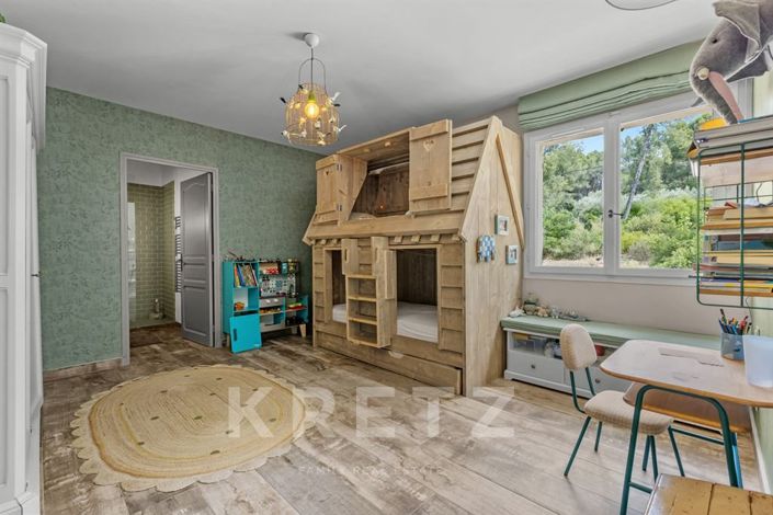 Image No.9-4 Bed House for sale