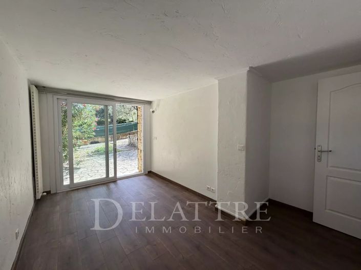 Image No.12-6 Bed House for sale