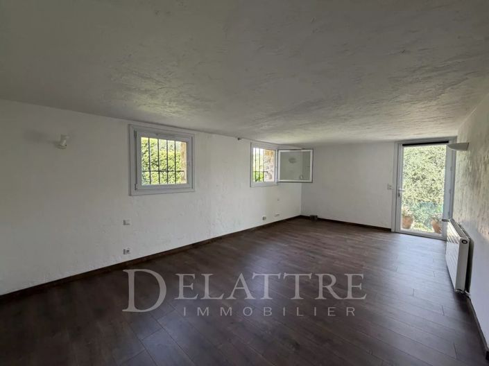 Image No.15-6 Bed House for sale
