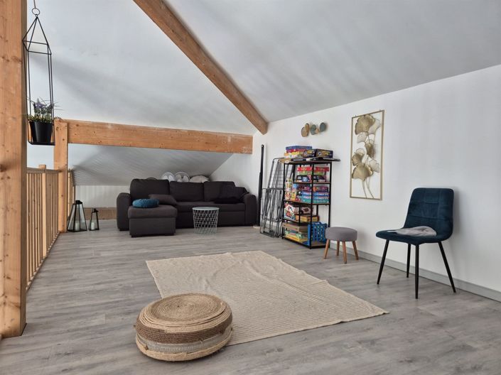 Image No.7-7 Bed House for sale
