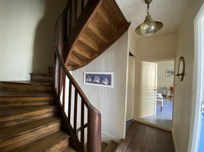 Image No.8-6 Bed House for sale