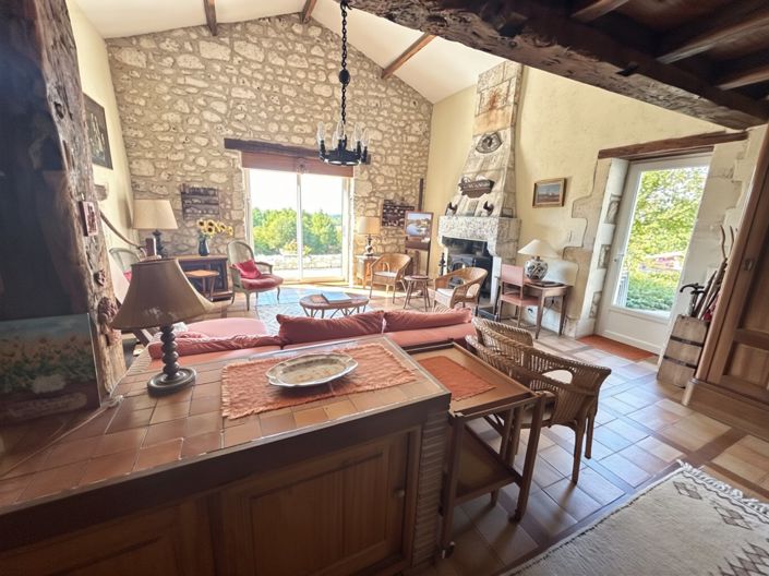 Image No.6-8 Bed House for sale