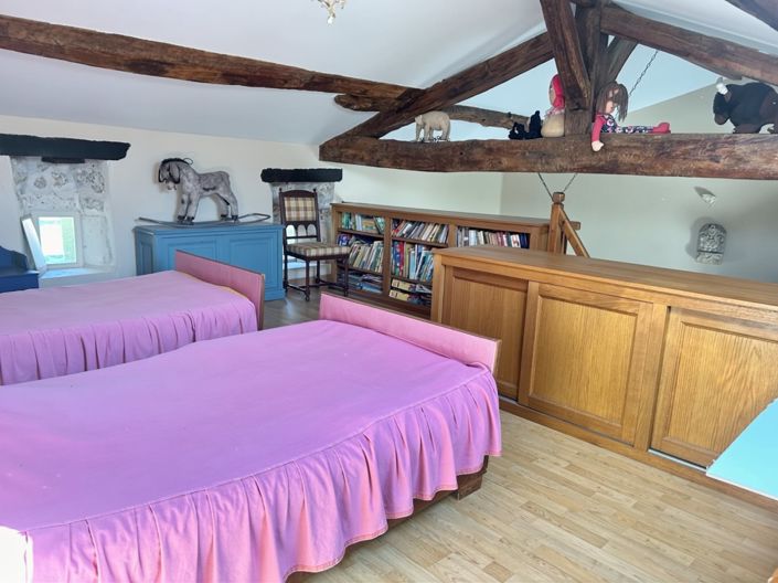 Image No.9-8 Bed House for sale