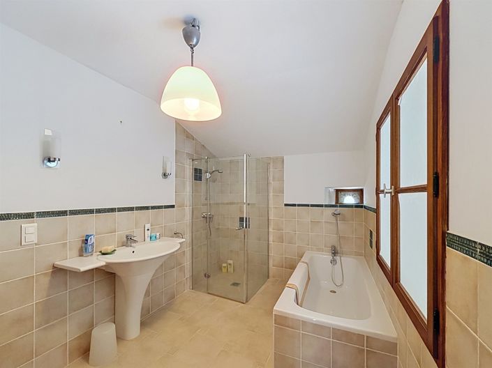 Image No.19-4 Bed House for sale