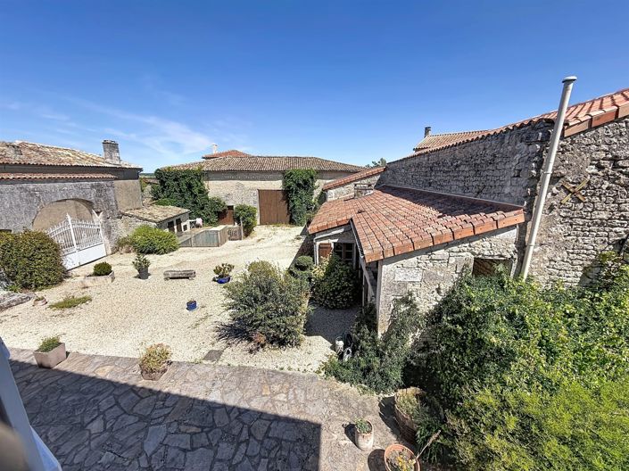 Image No.2-4 Bed House for sale