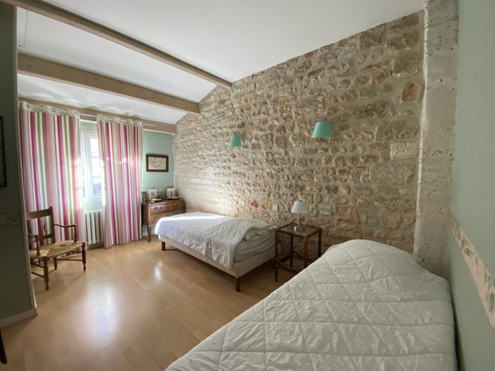 Image No.10-6 Bed House for sale