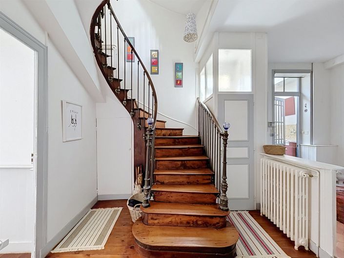 Image No.7-5 Bed House for sale