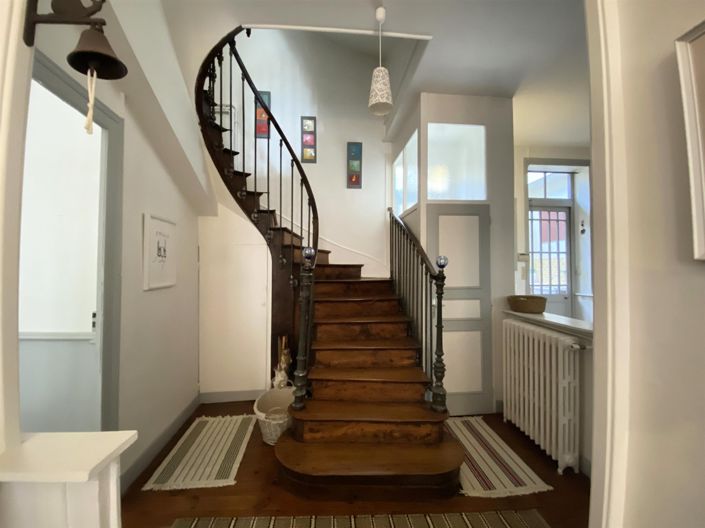 Image No.8-5 Bed House for sale