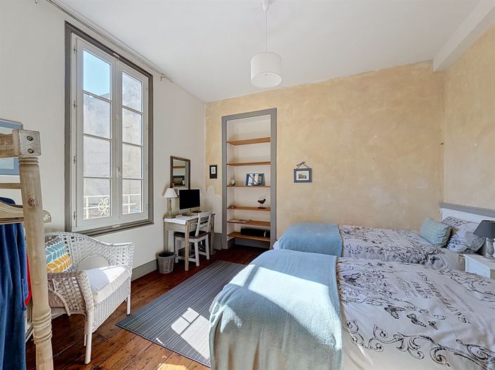 Image No.8-5 Bed House for sale