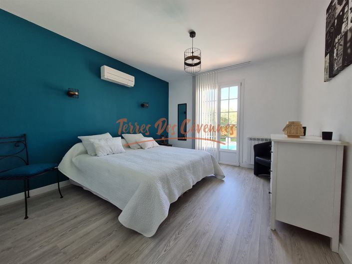 Image No.10-4 Bed House for sale