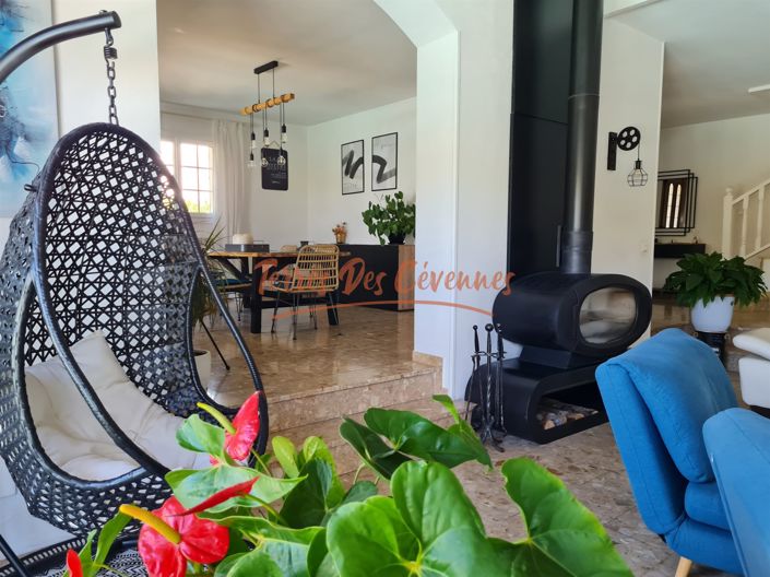 Image No.6-4 Bed House for sale