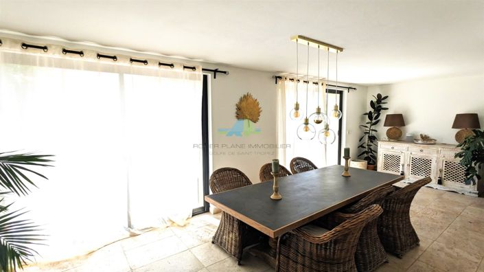 Image No.5-5 Bed House for sale