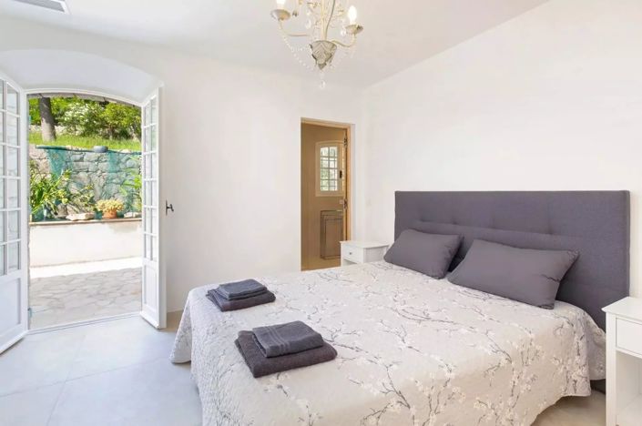 Image No.7-6 Bed House for sale