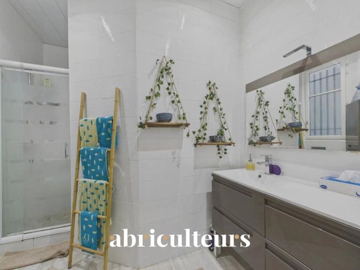 Image No.15-3 Bed Apartment for sale
