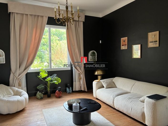 Image No.8-5 Bed House for sale