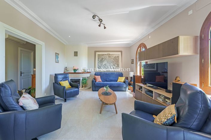 Image No.5-5 Bed House for sale