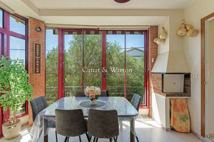 Image No.8-5 Bed House for sale