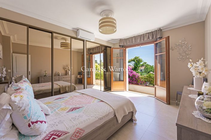 Image No.9-5 Bed House for sale