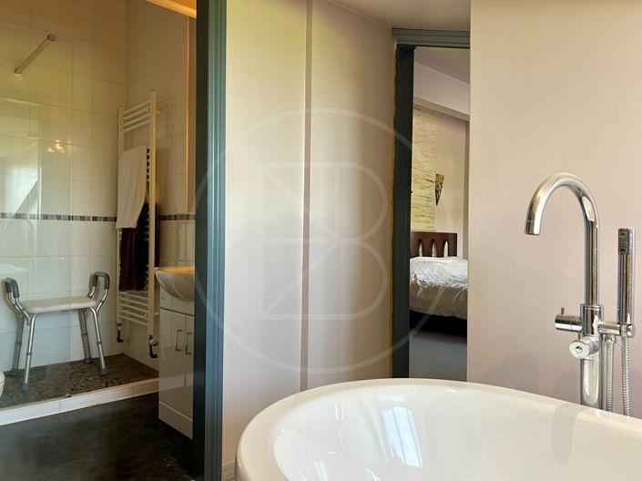 Image No.10-6 Bed House for sale