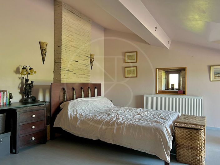 Image No.9-6 Bed House for sale