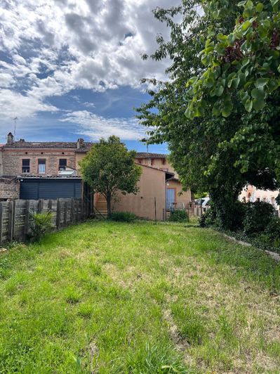 Image No.5-10 Bed House for sale