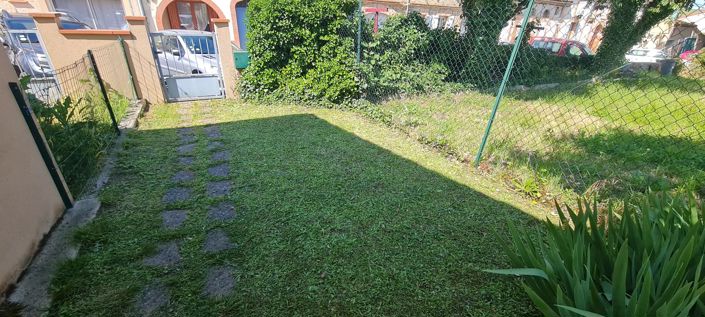 Image No.8-10 Bed House for sale