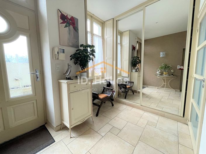 Image No.5-5 Bed House for sale