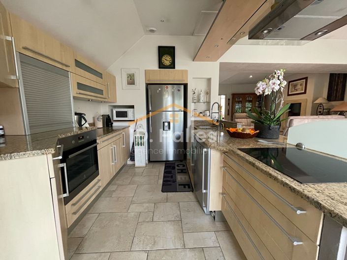 Image No.6-5 Bed House for sale