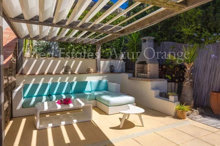 Image No.10-3 Bed House for sale