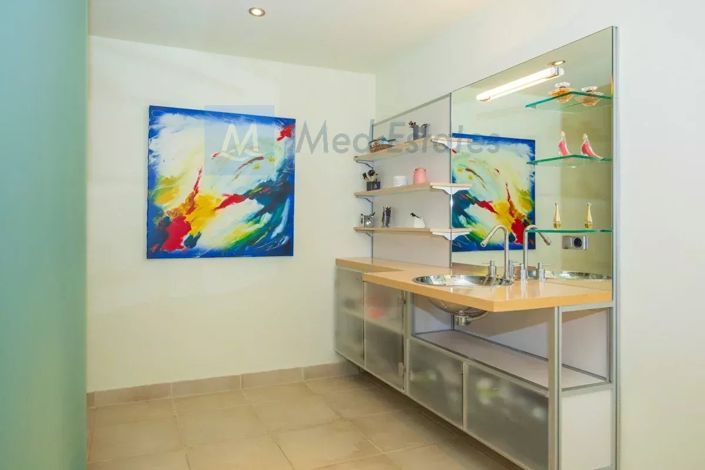 Image No.8-3 Bed House for sale