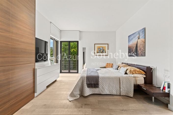 Image No.12-4 Bed Property for sale