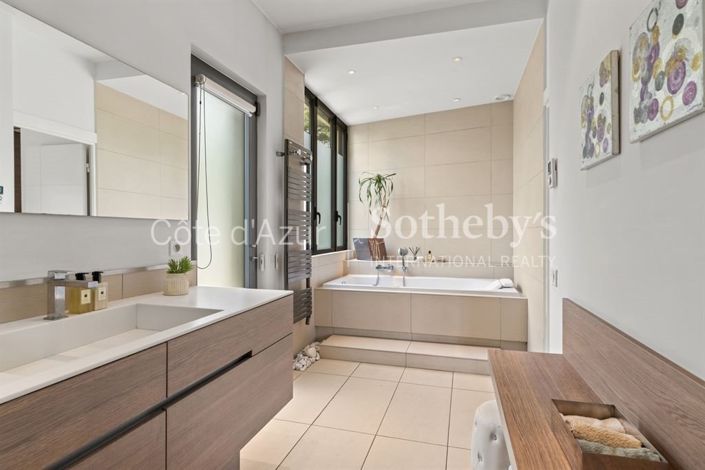Image No.14-4 Bed Property for sale