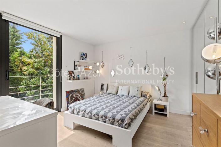 Image No.15-4 Bed Property for sale
