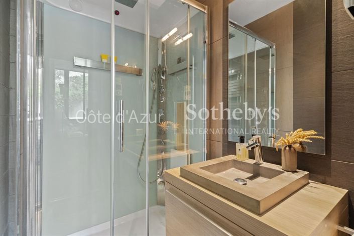 Image No.17-4 Bed Property for sale