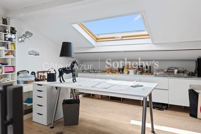 Image No.19-4 Bed Property for sale