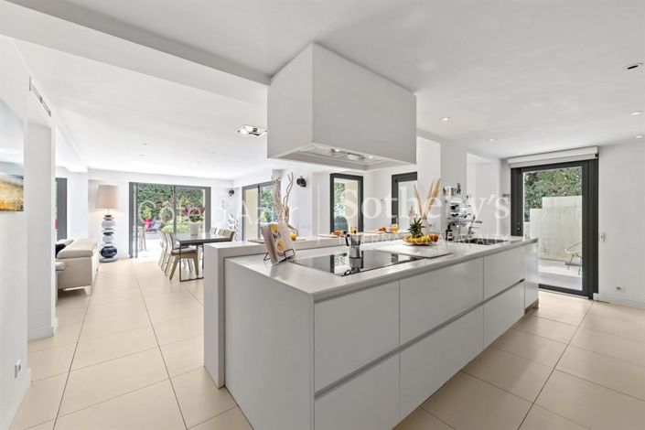 Image No.3-4 Bed Property for sale