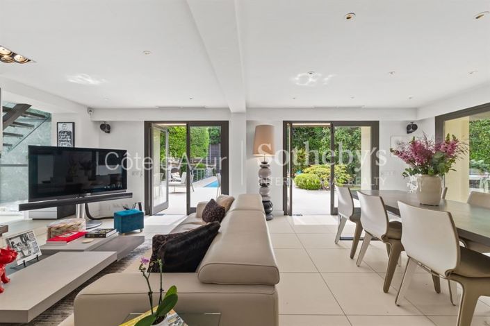 Image No.6-4 Bed Property for sale