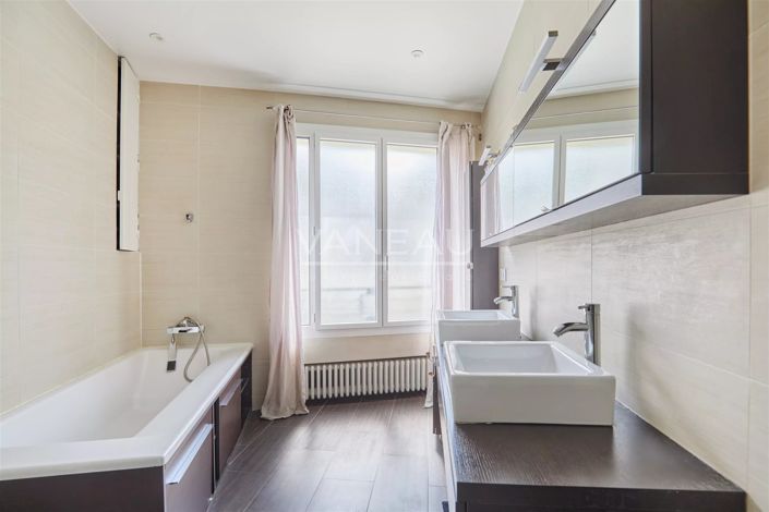 Image No.11-3 Bed Apartment for sale
