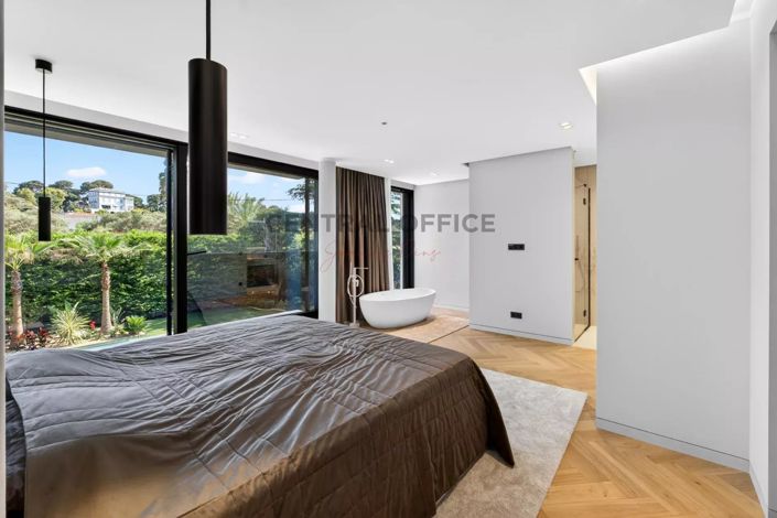 Image No.10-6 Bed House for sale