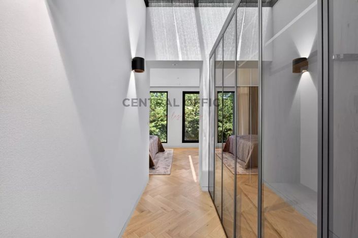 Image No.14-6 Bed House for sale