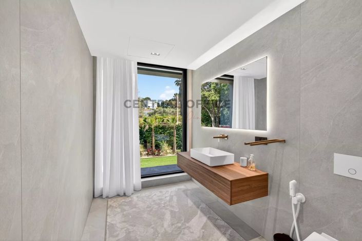 Image No.17-6 Bed House for sale