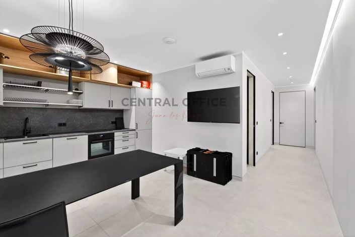 Image No.18-6 Bed House for sale