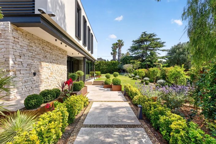 Image No.2-6 Bed House for sale