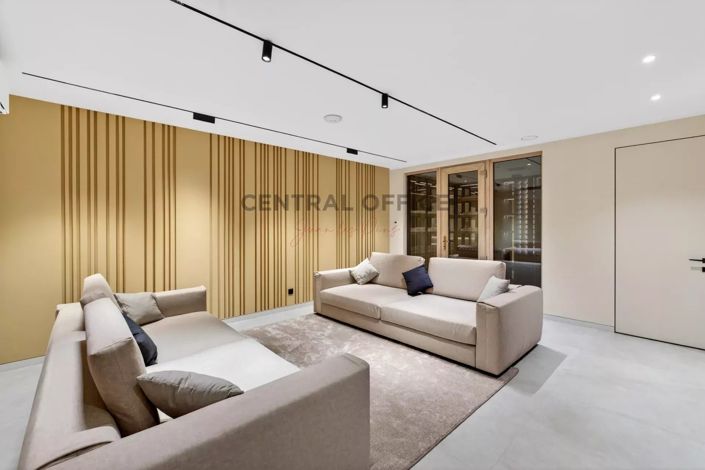 Image No.25-6 Bed House for sale