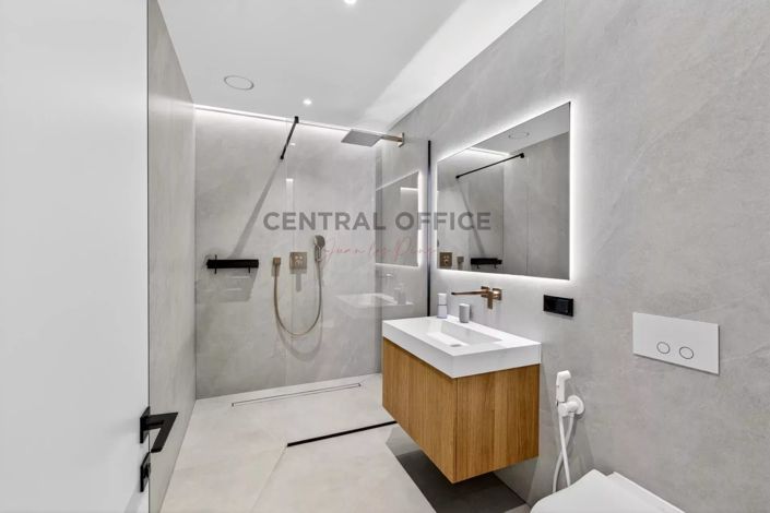 Image No.29-6 Bed House for sale