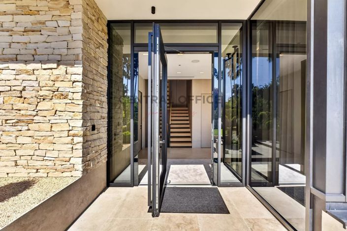Image No.5-6 Bed House for sale