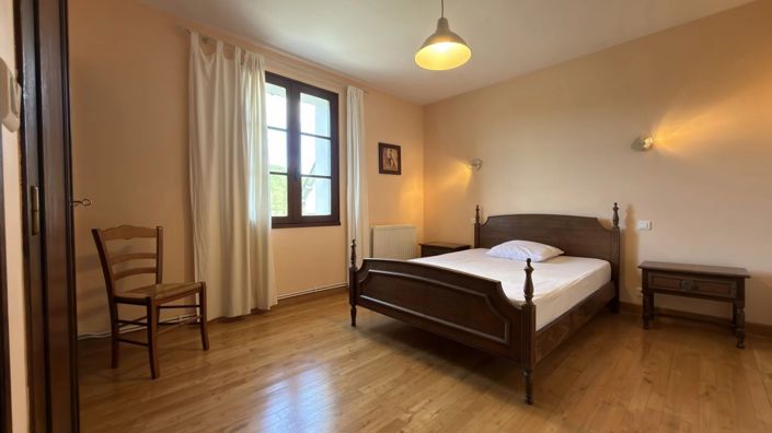Image No.18-5 Bed House for sale