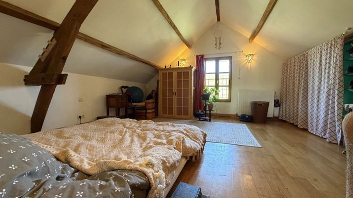 Image No.8-5 Bed House for sale